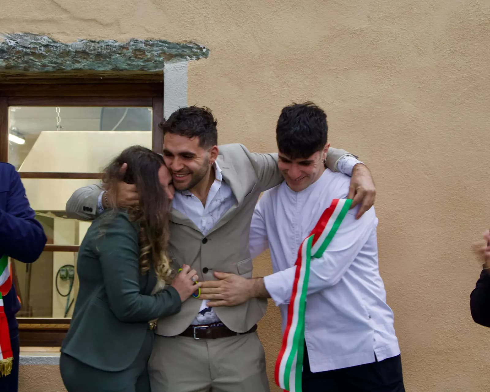I tre fratelli il giorno dell'inaugurazione
